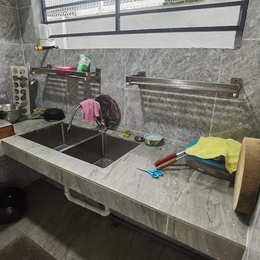 8号房有厕所厨房冰箱洗衣机 Apartment Kuala Lumpur